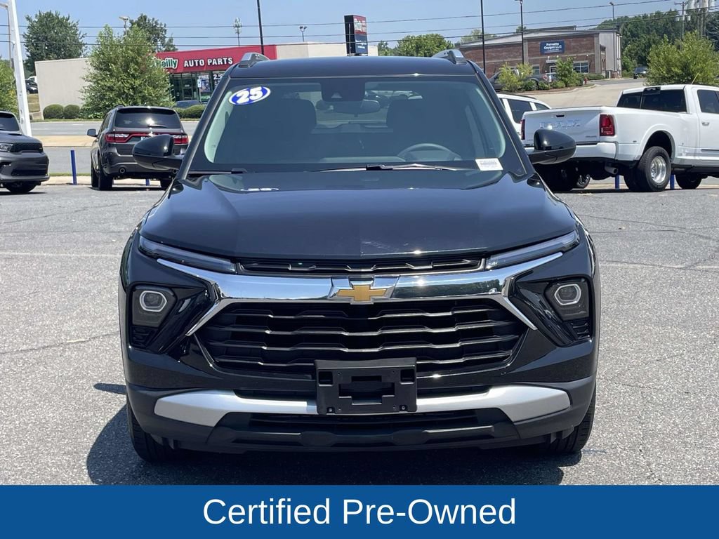 Used 2025 Chevrolet TrailBlazer LT AWD/4WD image 3