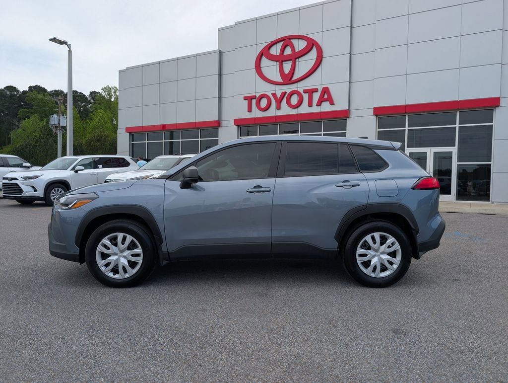 Used 2025 Toyota Corolla Cross L image 2