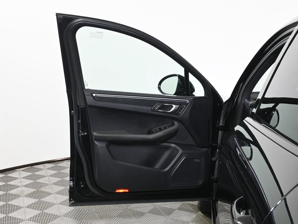 Used 2024 Porsche Macan GTS AWD/4WD image 32