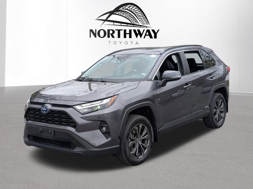 Used 2022 Toyota RAV4 XLE Premium AWD/4WD image 8