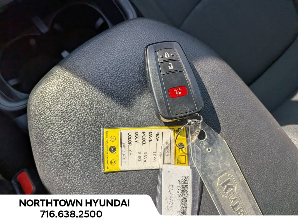 Used 2025 Toyota RAV4 XLE AWD/4WD image 19