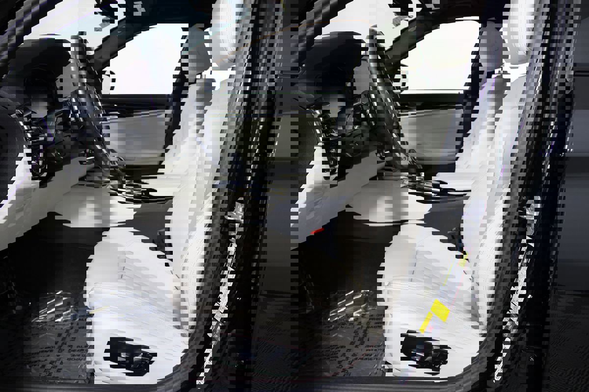 Used 2023 BMW 530e 530e w/ M Sport Package image 8