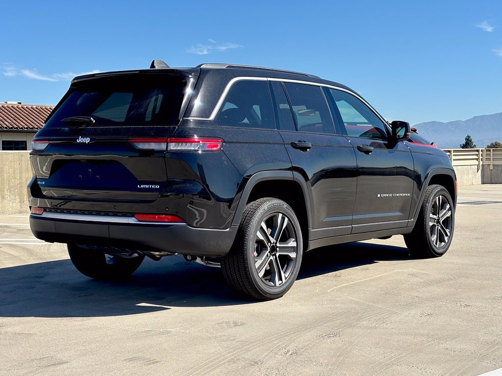 New 2027 Jeep Grand Cherokee Limited AWD/4WD image 3