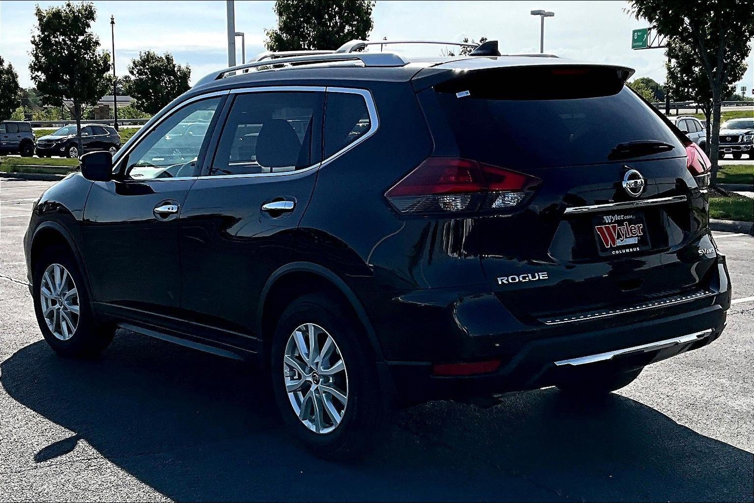 Used 2020 Nissan Rogue SV AWD/4WD image 3