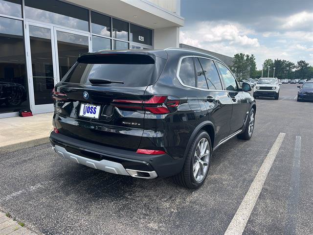 New 2026 BMW X5 xDrive50e w/ Climate Comfort Package AWD/4WD image 3
