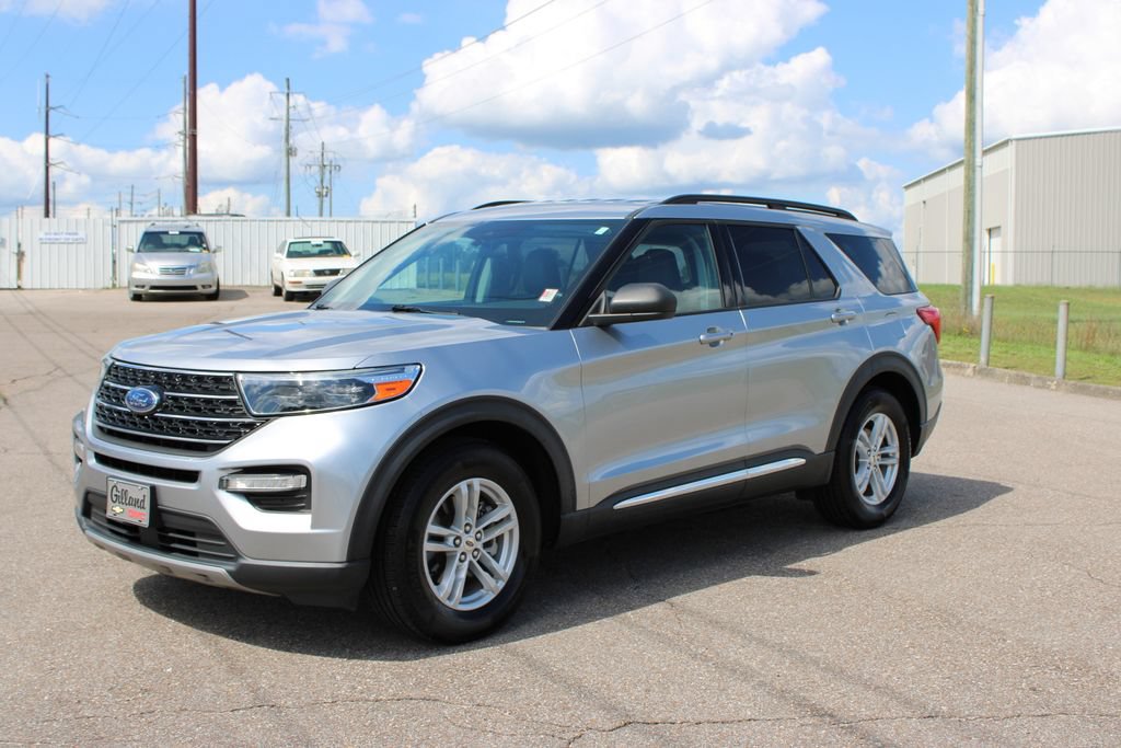 Used 2021 Ford Explorer XLT w/ Equipment Group 202A RWD image 2