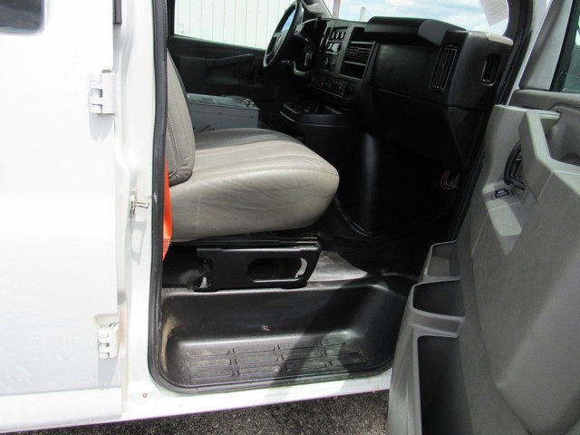 Used 2018 Chevrolet Express 2500 w/ Driver Convenience Package RWD image 13