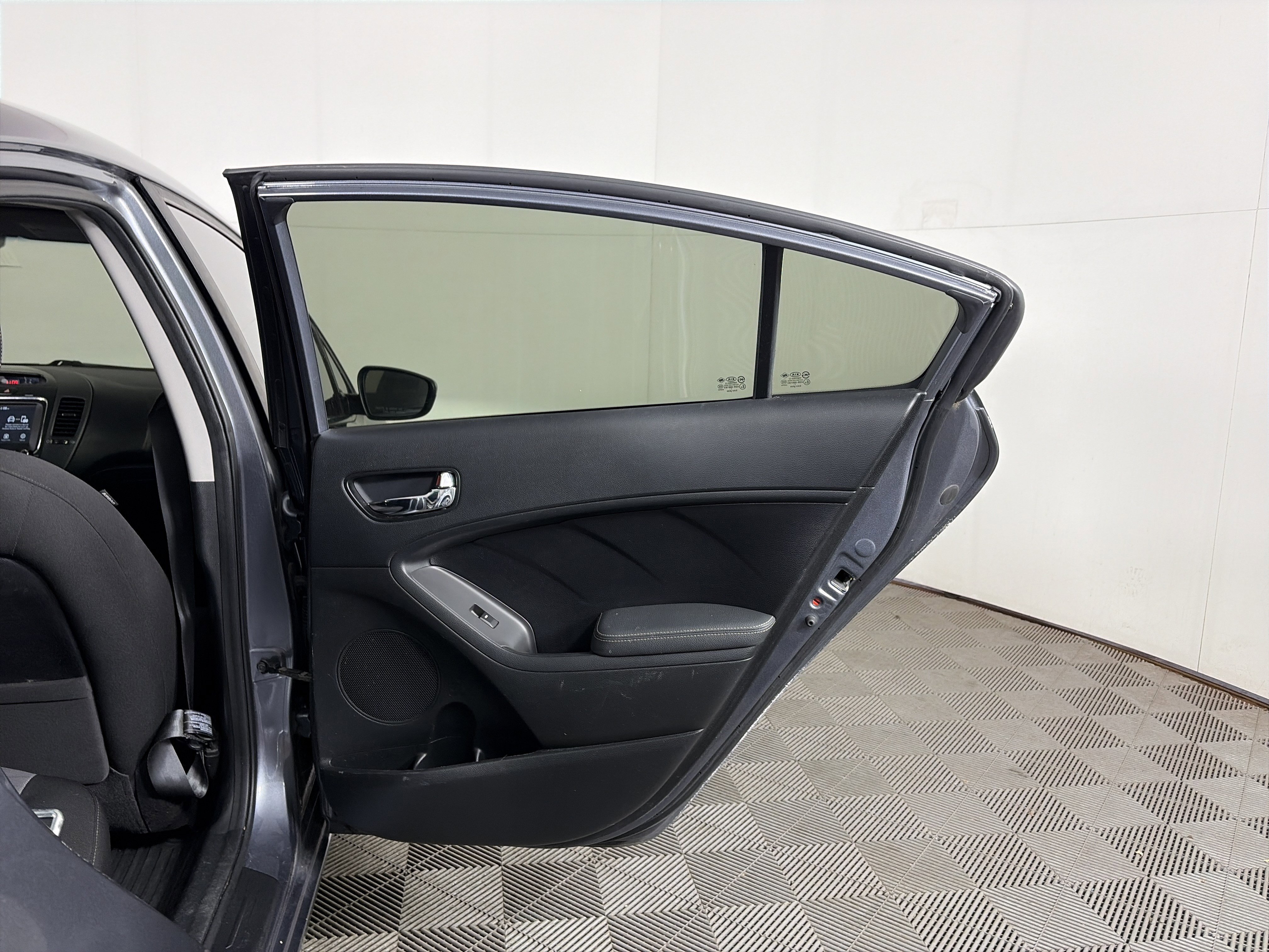 Used 2018 Kia Forte S image 37