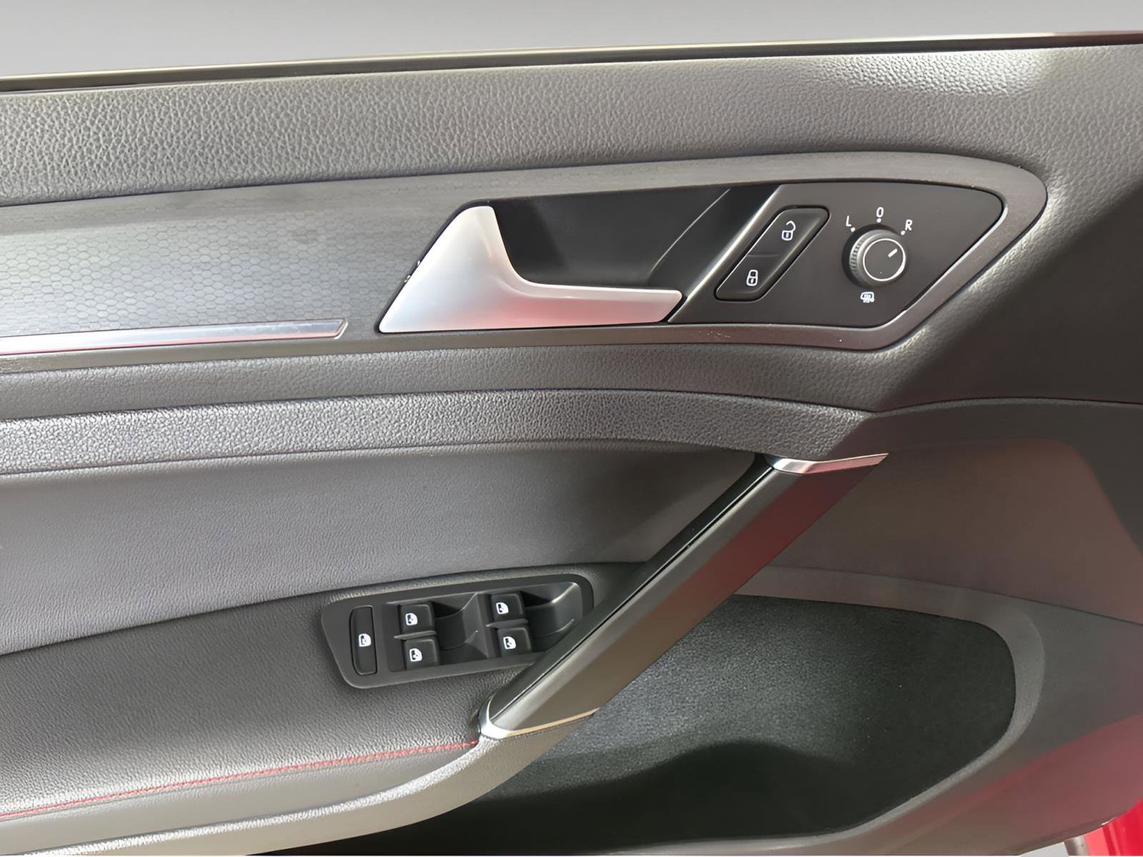 Used 2021 Volkswagen GTI SE image 25