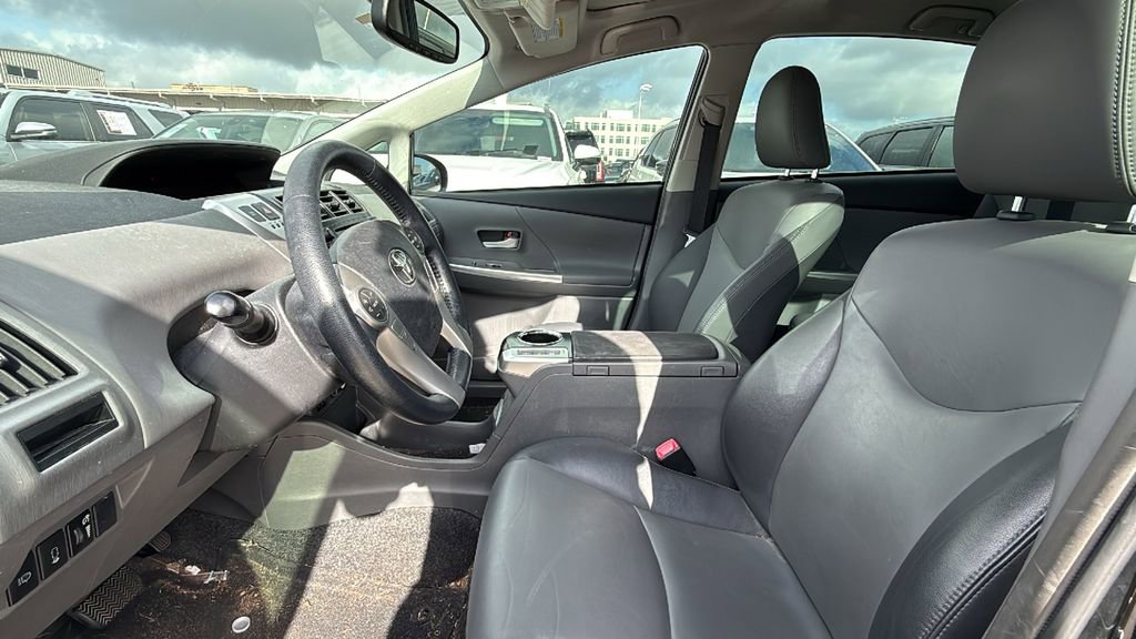 Used 2014 Toyota Prius V Five image 9