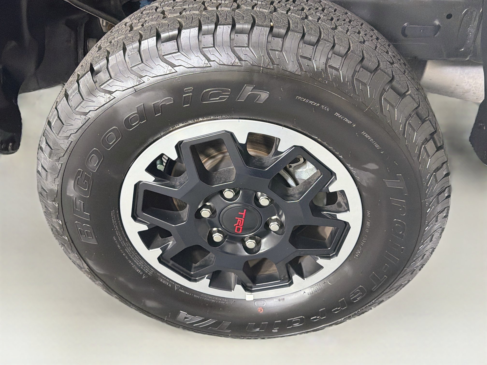 Used 2025 Toyota Tacoma TRD Off-Road AWD/4WD image 11