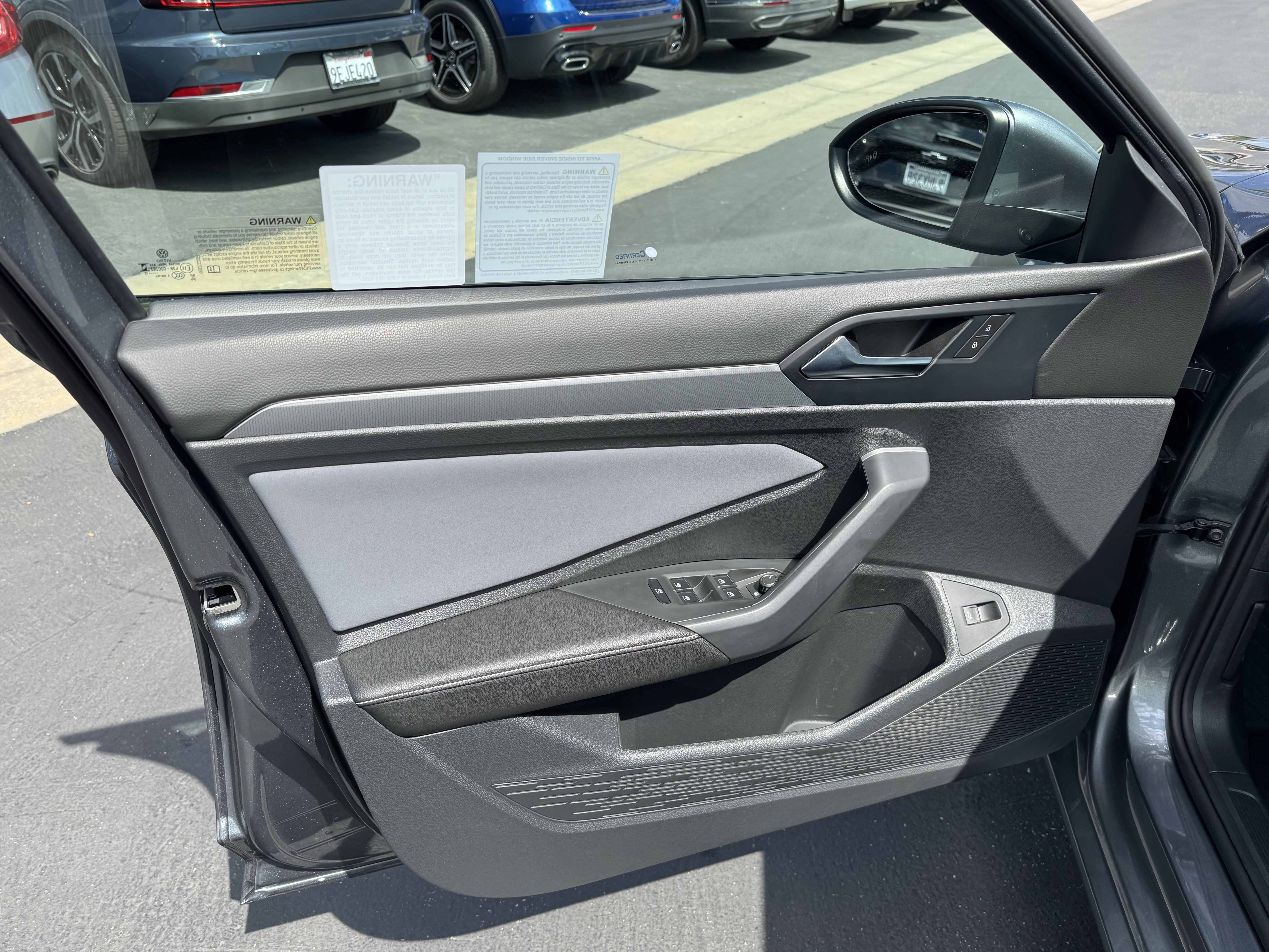 Used 2025 Volkswagen Jetta SE w/ Sunroof Package FWD image 14