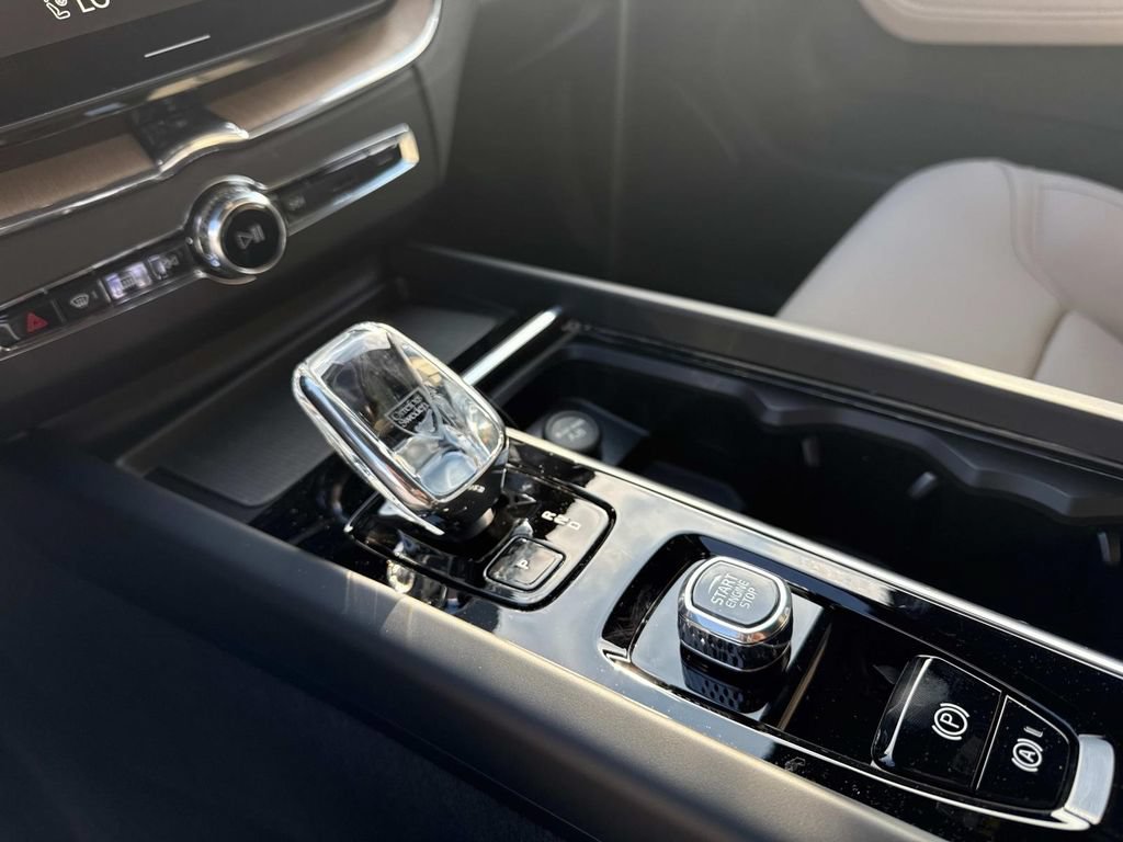 New 2026 Volvo XC60 B5 Core AWD/4WD image 30