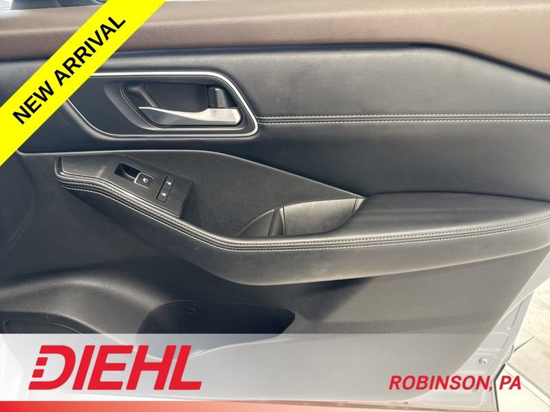 Used 2021 Nissan Rogue Platinum AWD/4WD image 12