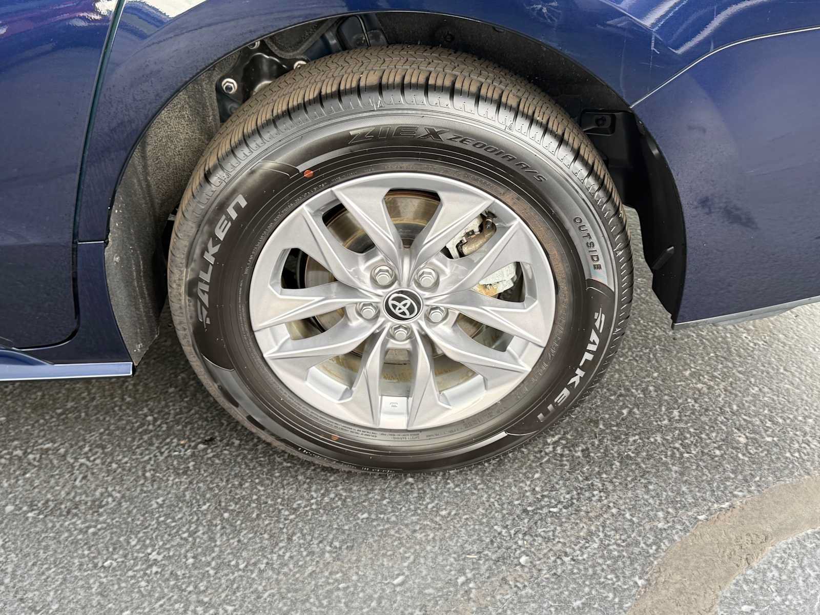 Certified 2026 Toyota Sienna LE AWD/4WD image 9
