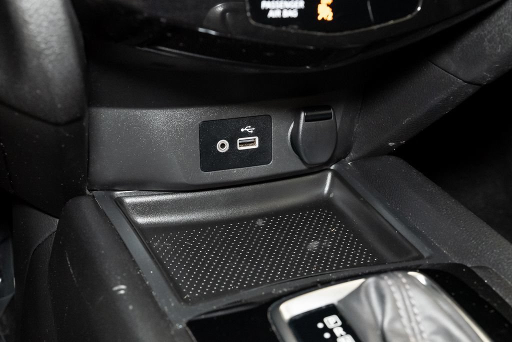 Used 2020 Nissan Rogue S FWD image 15
