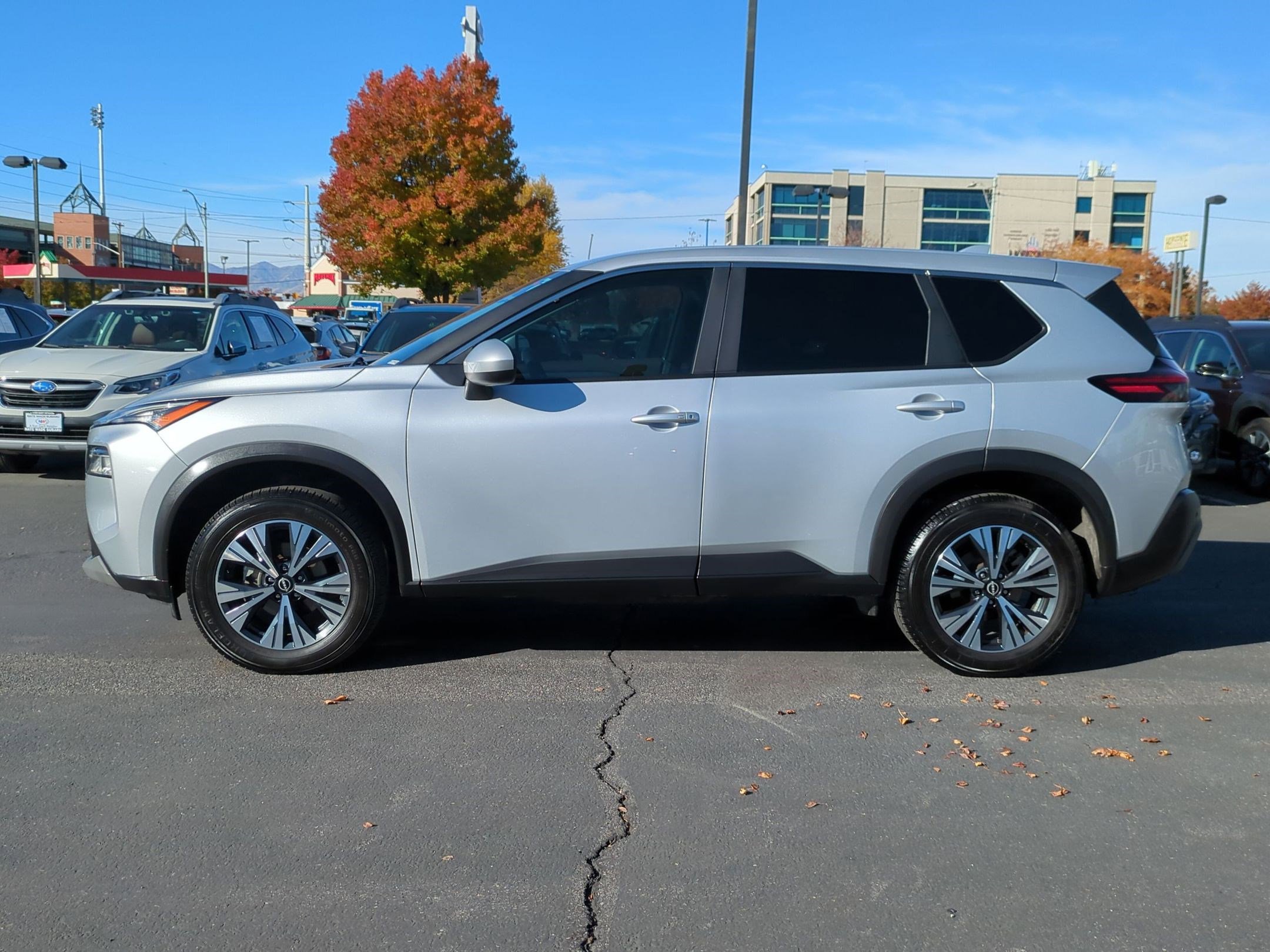 Used 2023 Nissan Rogue SV image 7