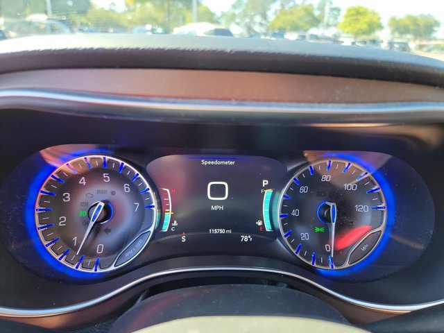 Used 2018 Chrysler Pacifica Touring-L Plus w/ Advanced Safetytec Group FWD image 21