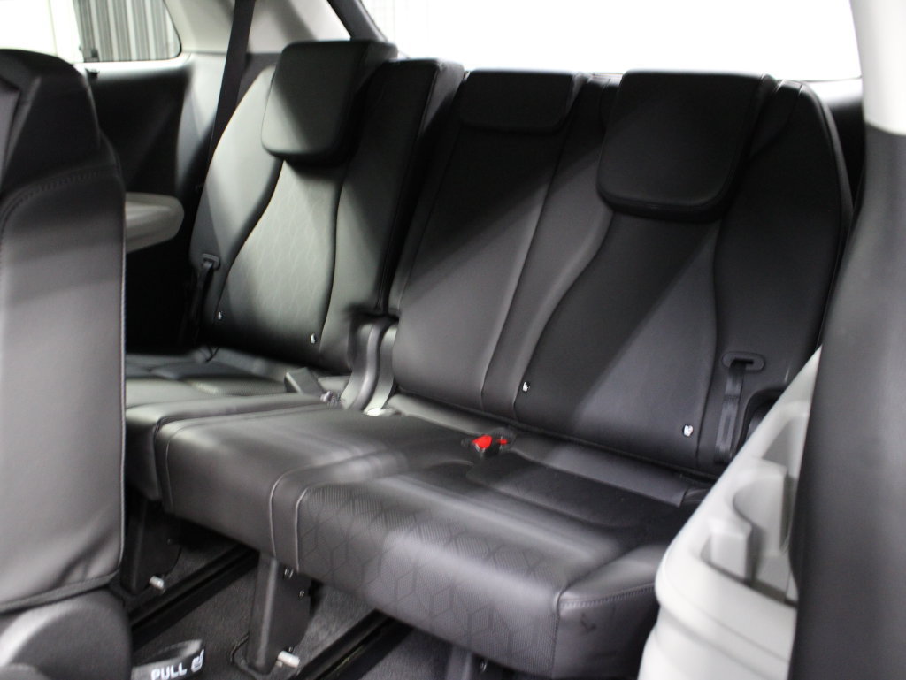 Used 2023 Kia Carnival EX FWD image 16