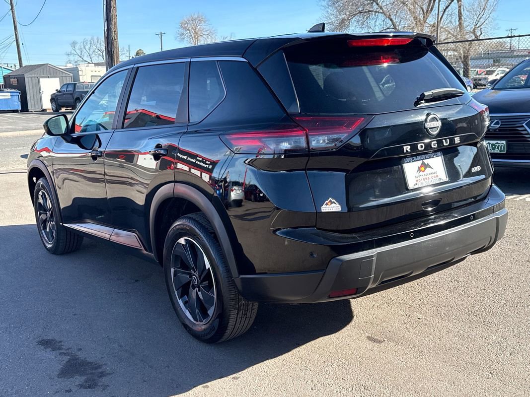 Used 2025 Nissan Rogue SV image 5