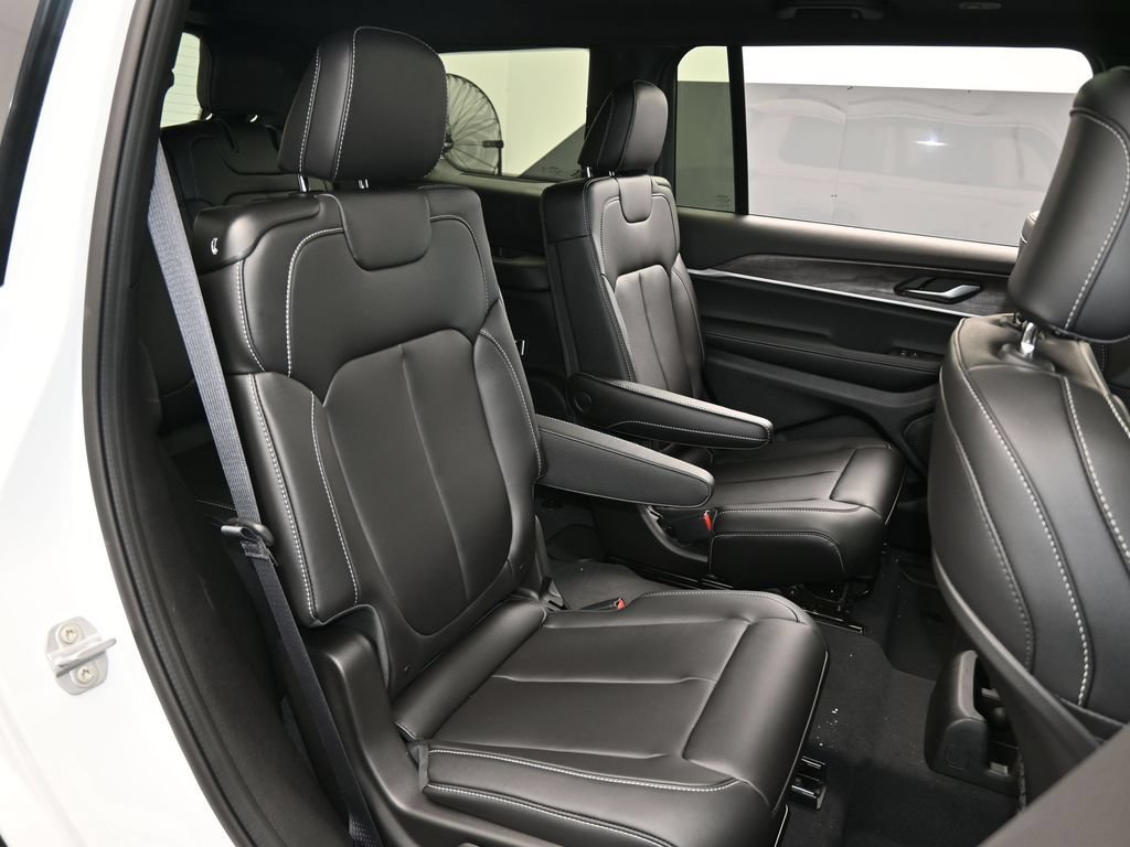 Used 2025 Jeep Grand Cherokee L Limited RWD image 38