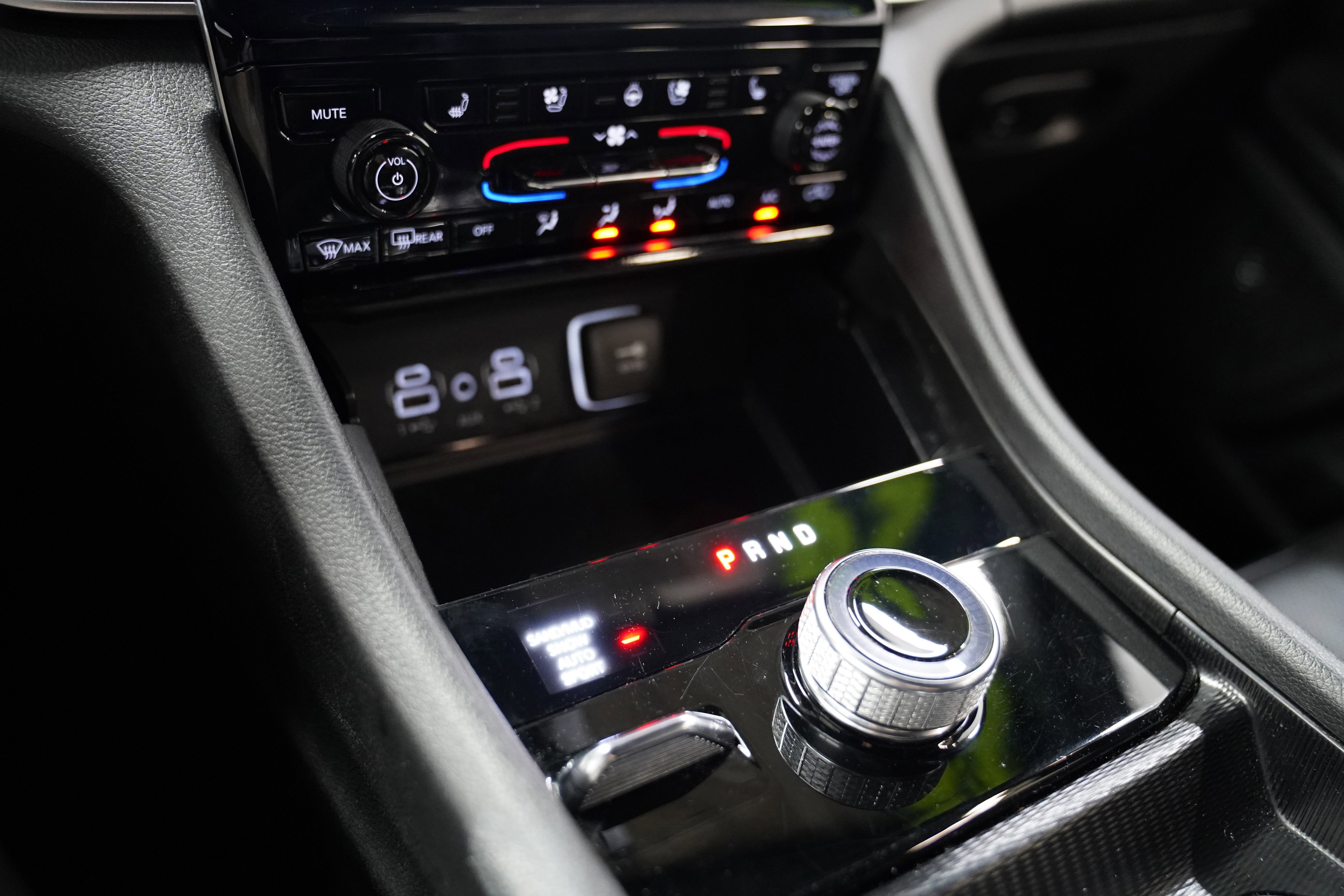 Certified 2024 Jeep Grand Cherokee L Limited w/ Luxury Tech Group II image 28