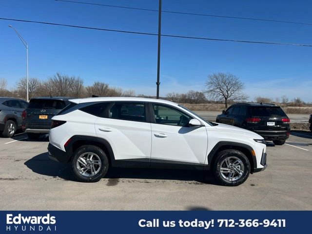 New 2025 Hyundai Tucson SE image 4