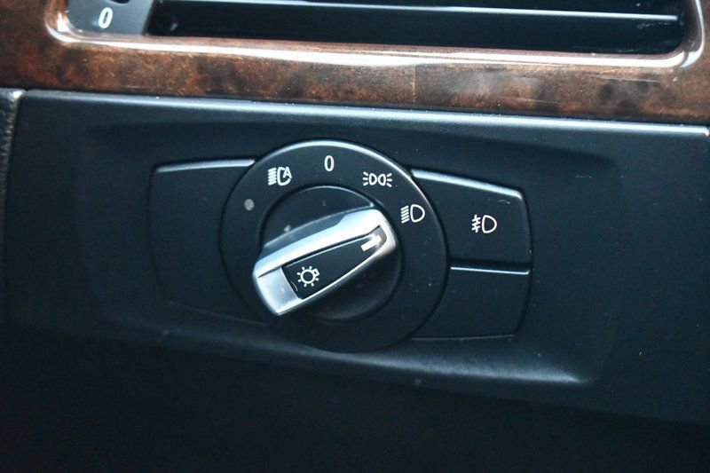 Used 2011 BMW 335i xDrive Sedan image 25