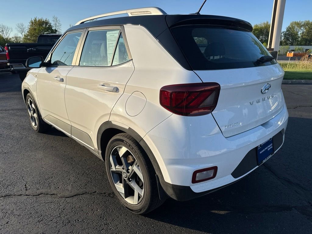 Used 2023 Hyundai Venue Limited FWD image 6