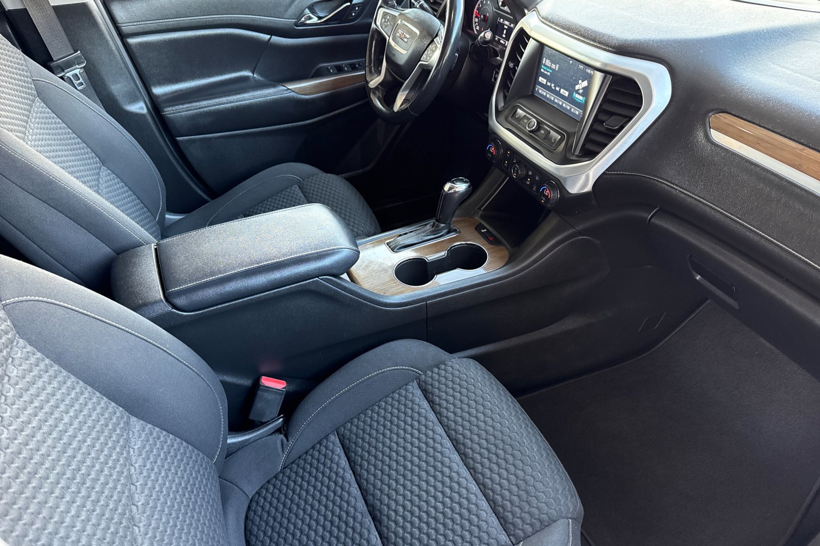 Used 2019 GMC Acadia SLE image 21