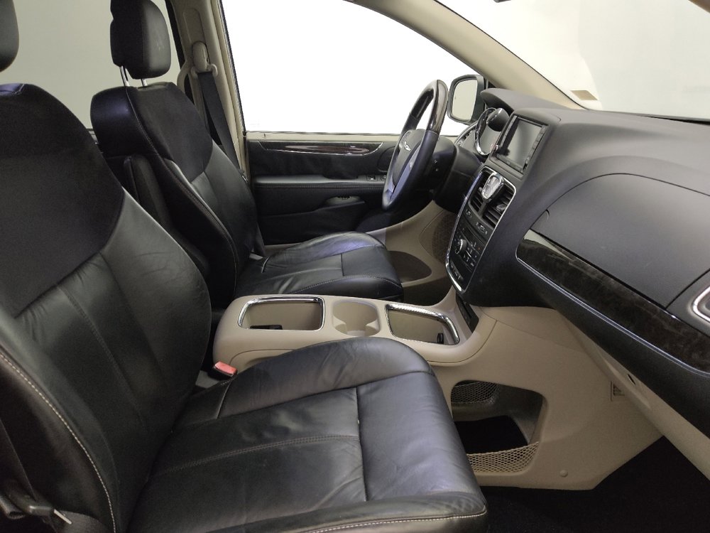 Used 2015 Chrysler Town & Country Limited Platinum FWD image 21
