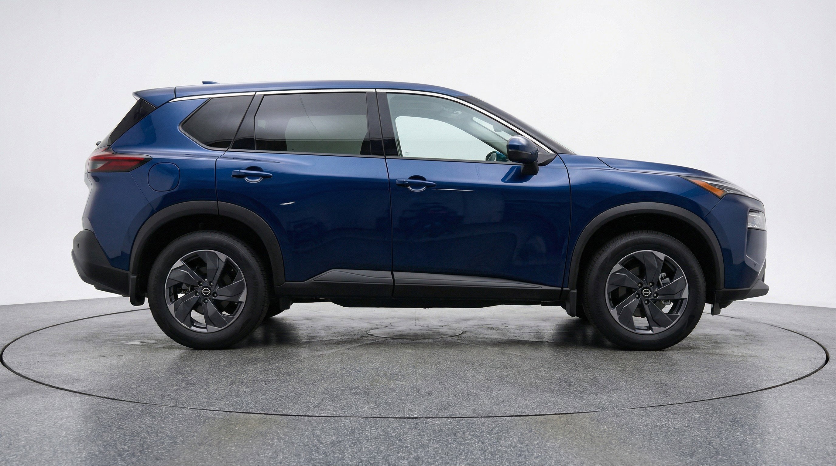 Used 2025 Nissan Rogue SV AWD/4WD image 11