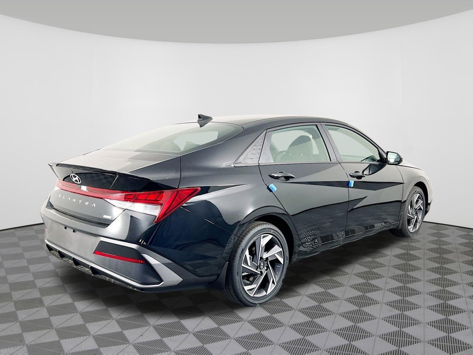 New 2025 Hyundai Elantra SEL FWD image 30
