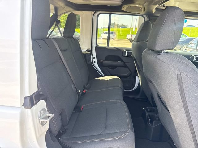 Used 2025 Jeep Wrangler Unlimited Sahara AWD/4WD image 12