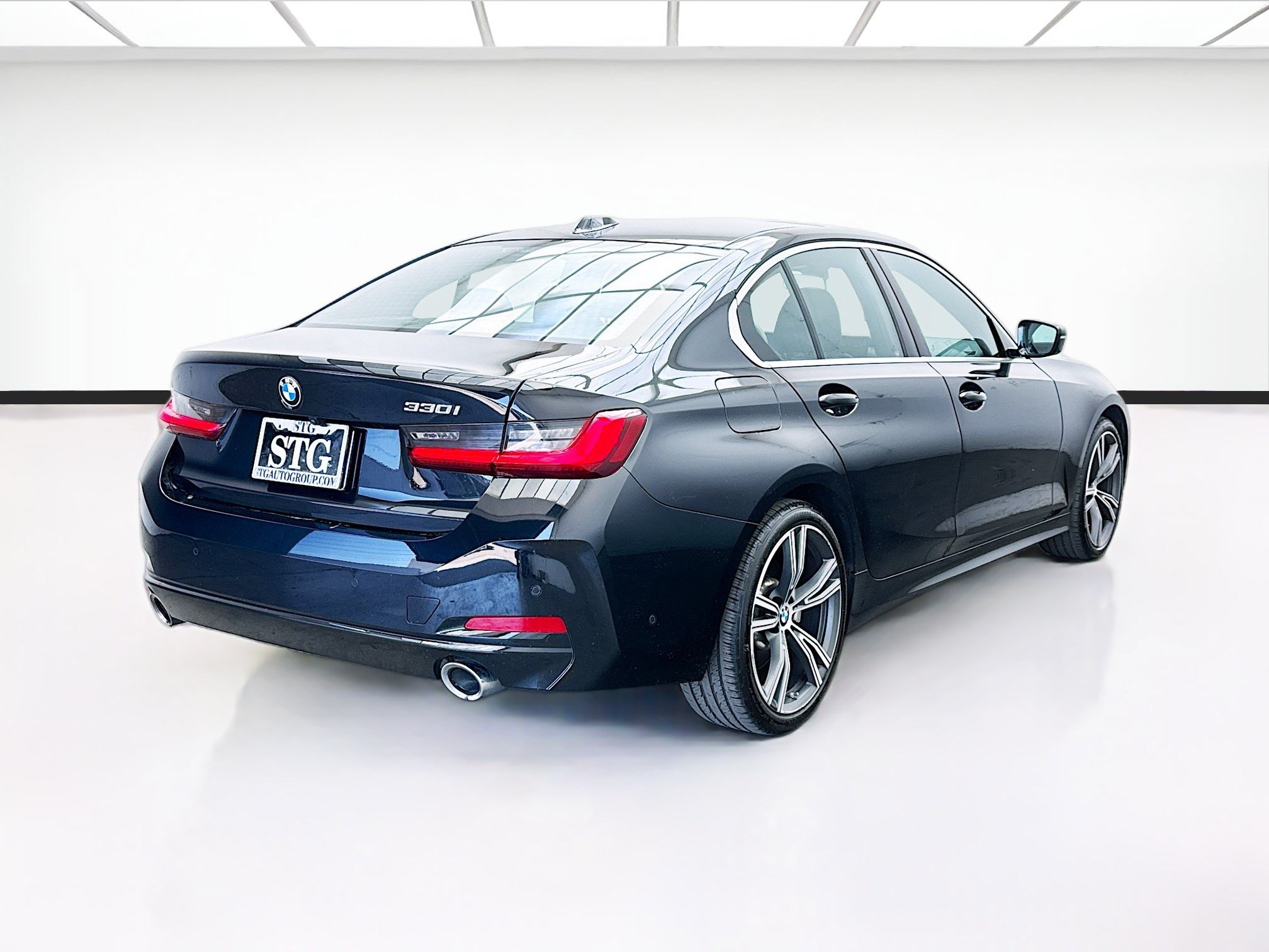 Used 2024 BMW 330i Sedan w/ Convenience Package RWD image 4