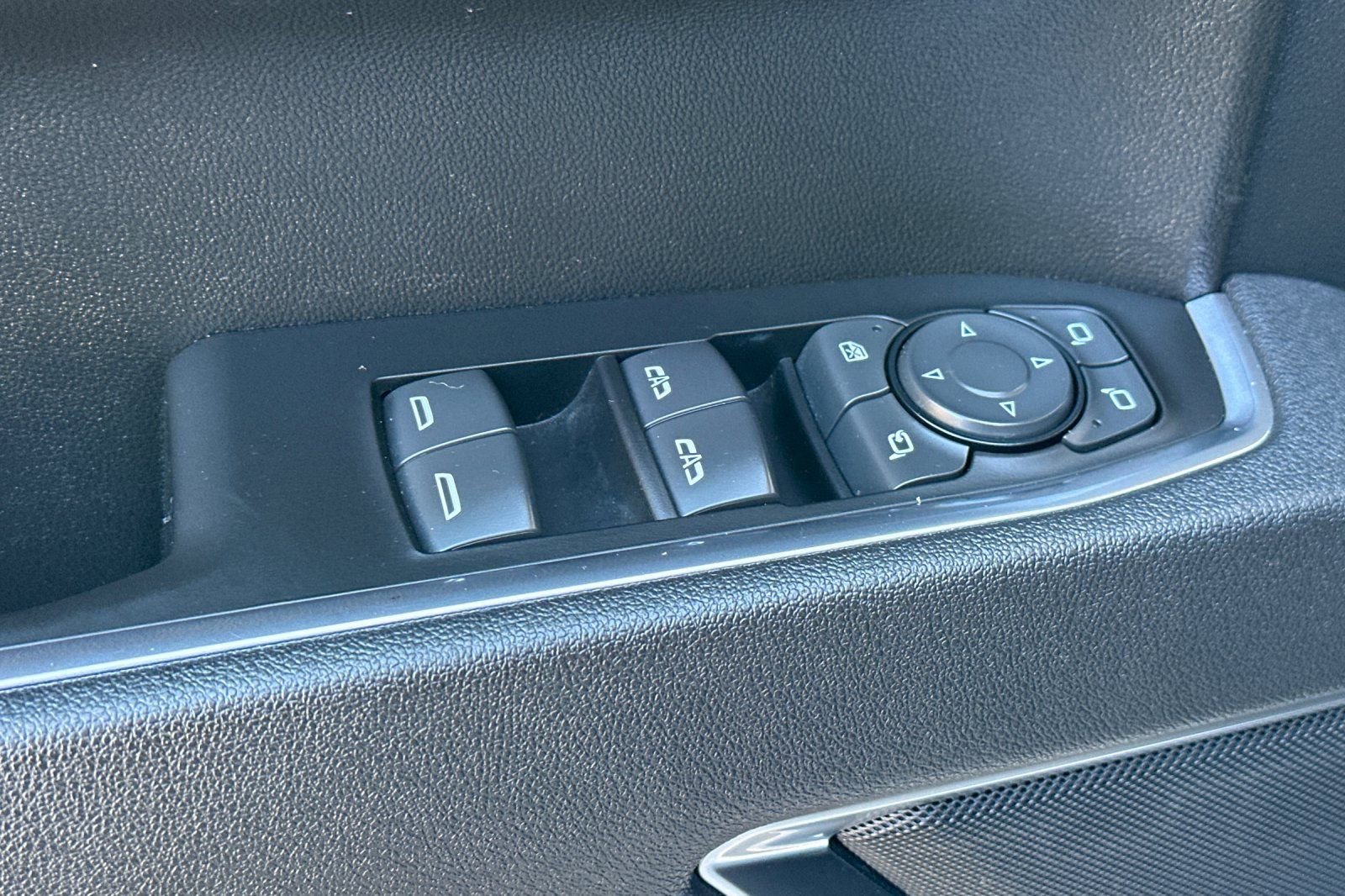 Certified 2025 GMC Sierra 1500 SLT image 12