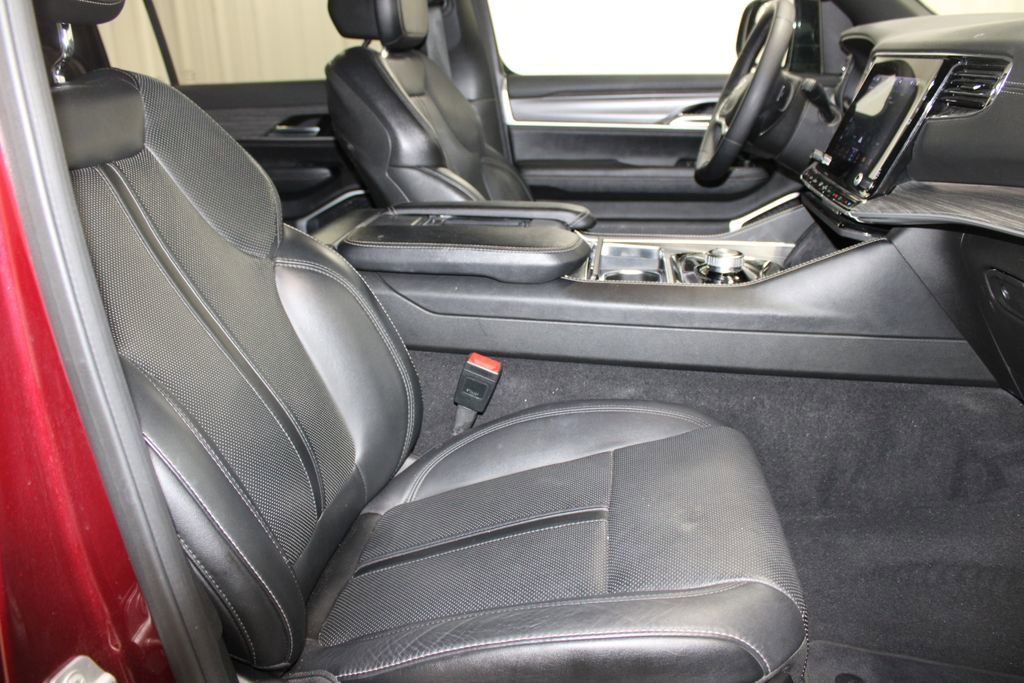 Used 2024 Jeep Wagoneer Series III AWD/4WD image 26