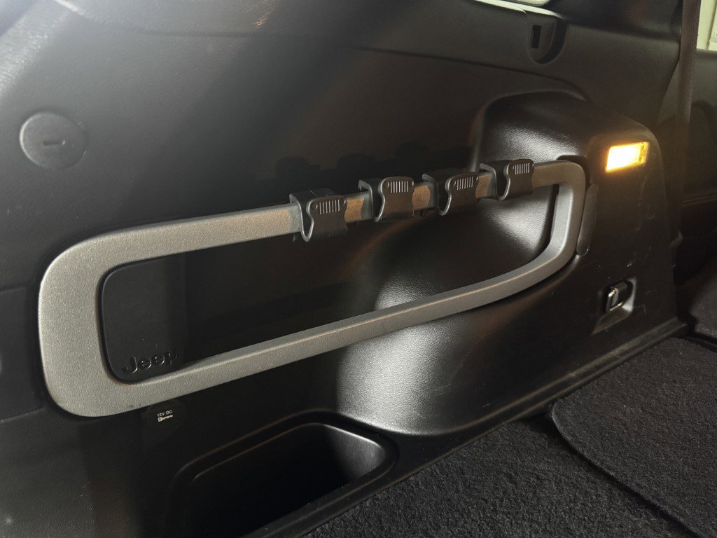 Used 2016 Jeep Cherokee Latitude w/ Comfort/Convenience Group image 61