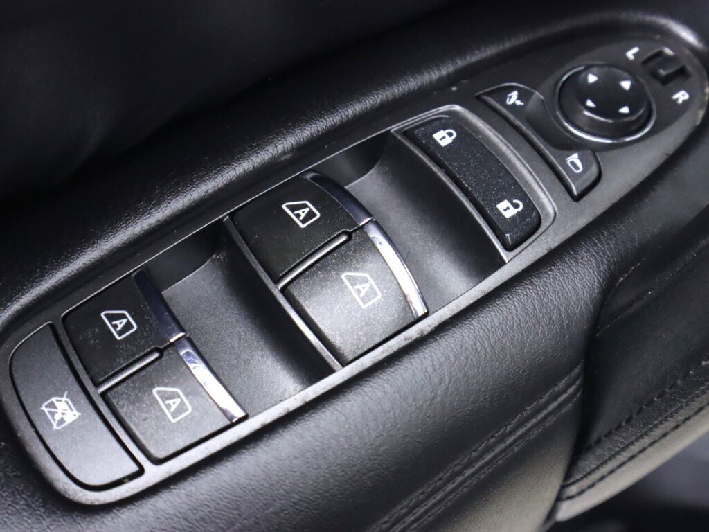 Used 2021 Nissan Armada SV image 30