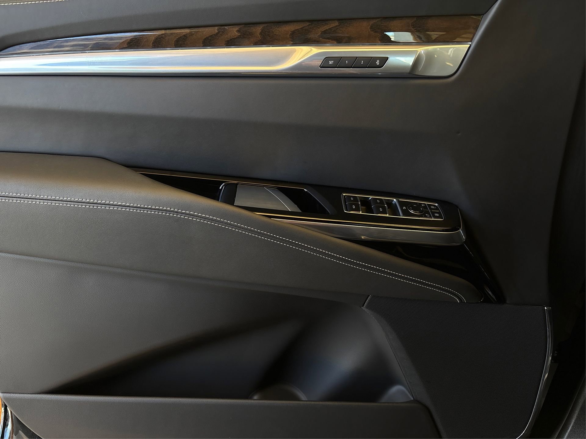 Certified 2025 Cadillac Escalade ESV Sport Platinum image 23