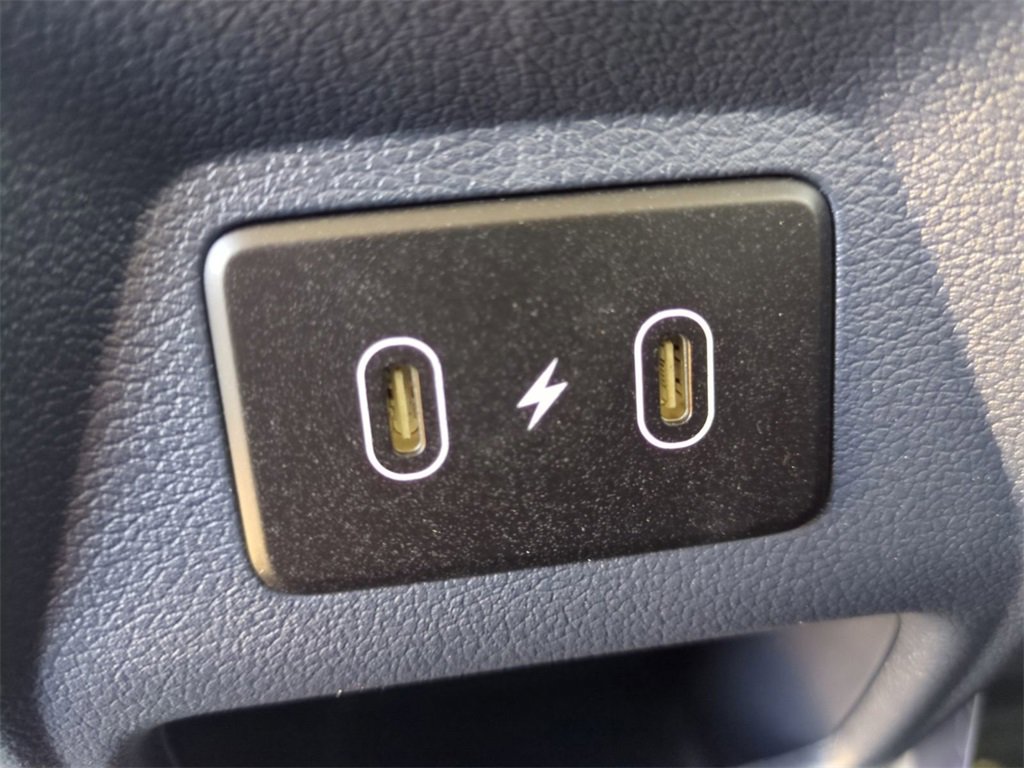 New 2025 Hyundai Venue Limited image 16