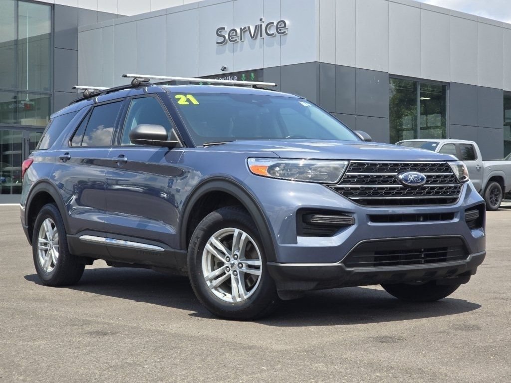 Used 2021 Ford Explorer XLT w/ Class III Trailer Tow Package AWD/4WD image 2