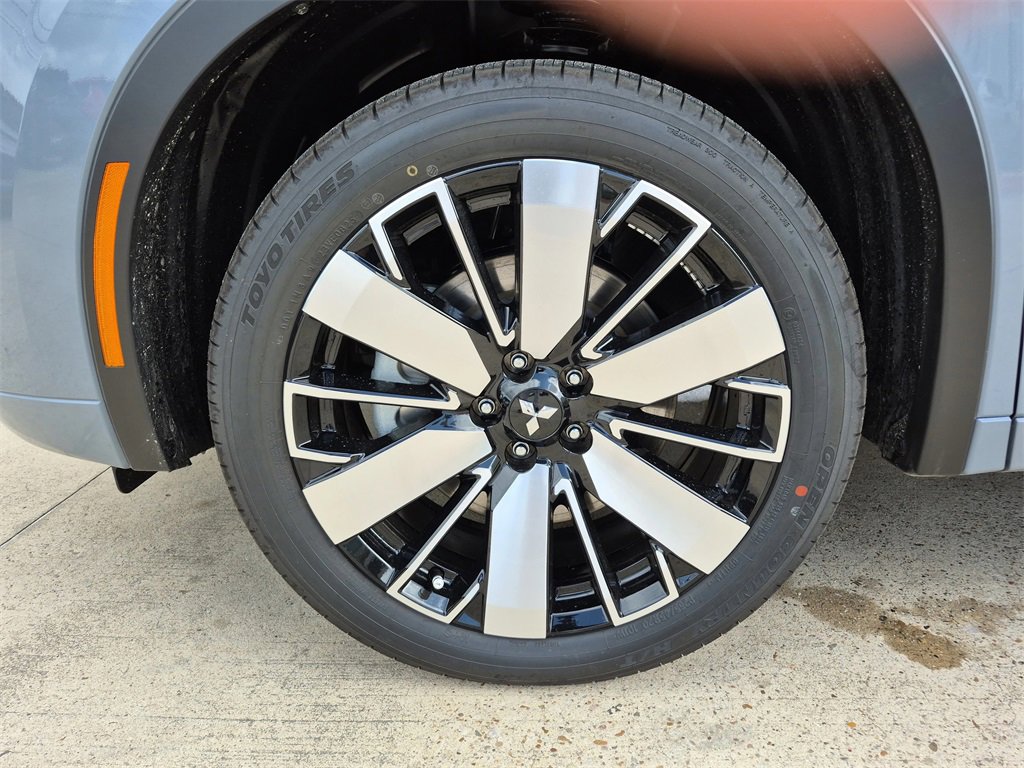New 2025 Mitsubishi Outlander SEL image 28