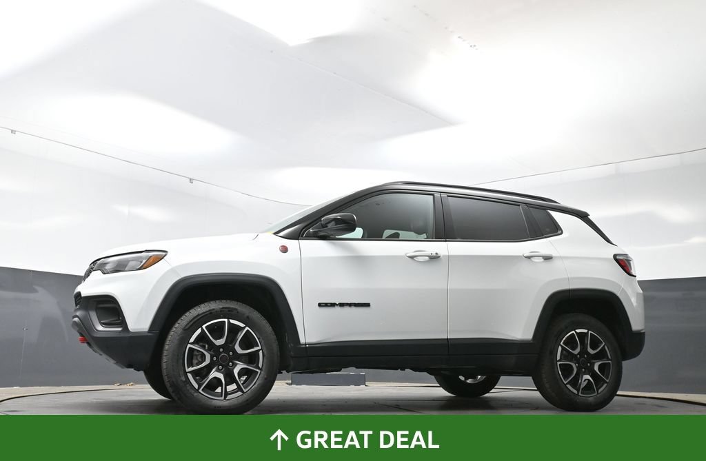 Used 2025 Jeep Compass Trailhawk AWD/4WD image 53