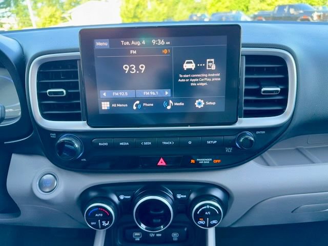 Used 2024 Hyundai Venue SEL FWD image 19