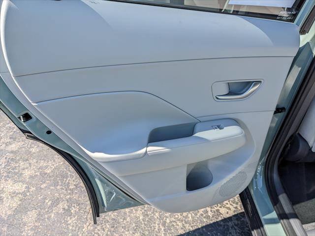 Used 2024 Hyundai Kona Limited FWD image 13