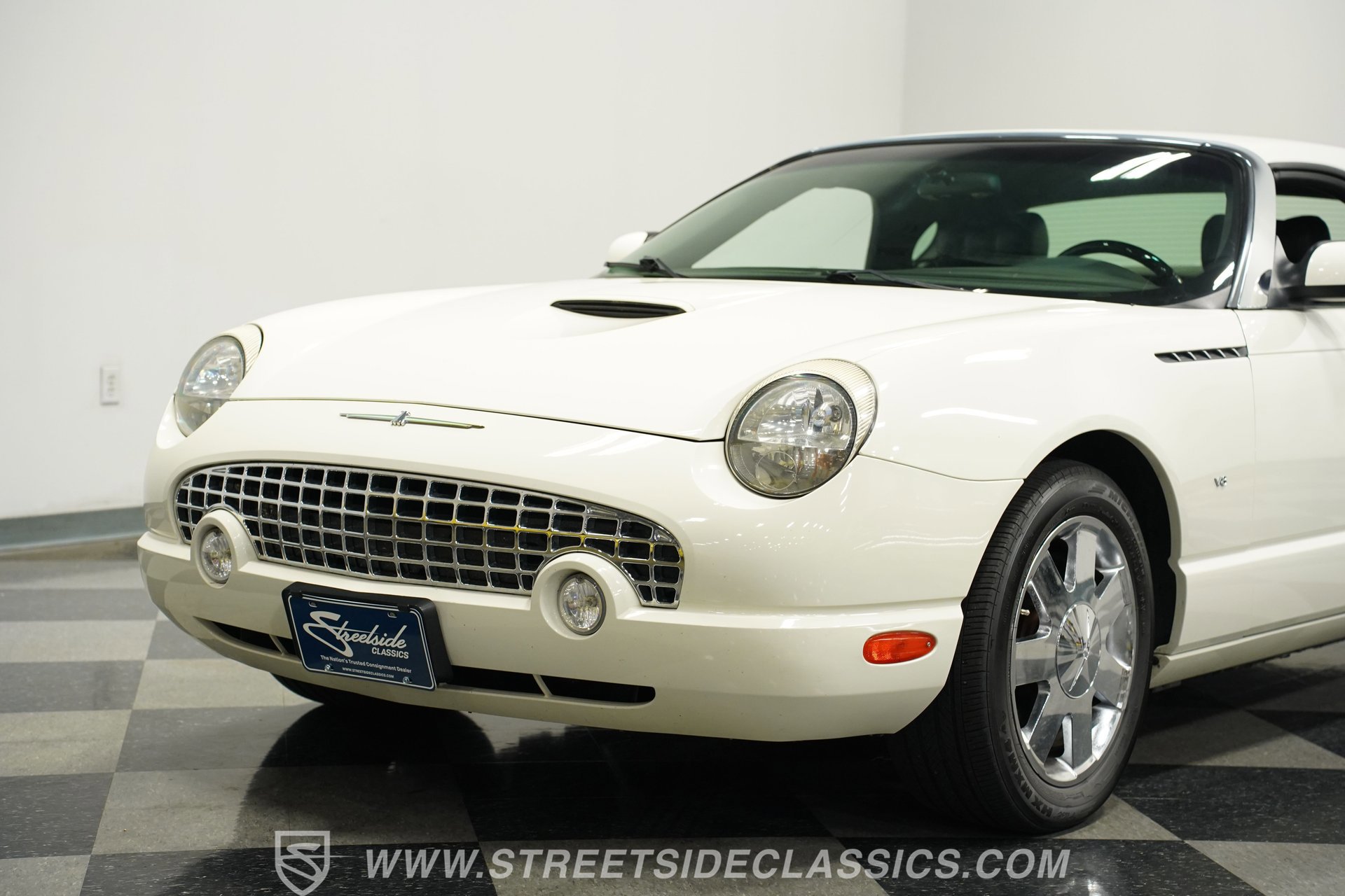 Used 2002 Ford Thunderbird image 18