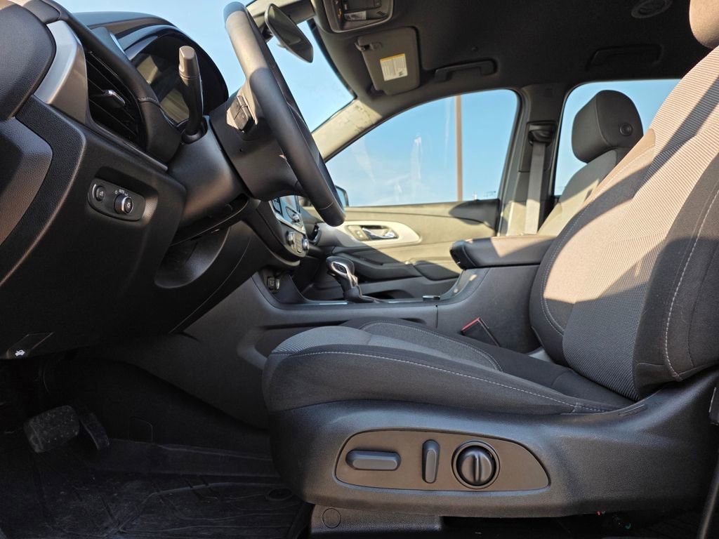 Used 2023 Chevrolet Traverse LT w/ LPO, Floor Liner Package image 11