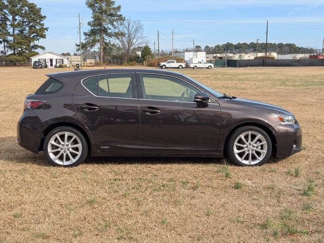 Used 2013 Lexus CT 200h w/ Premium Pkg w/Backup Camera FWD image 2