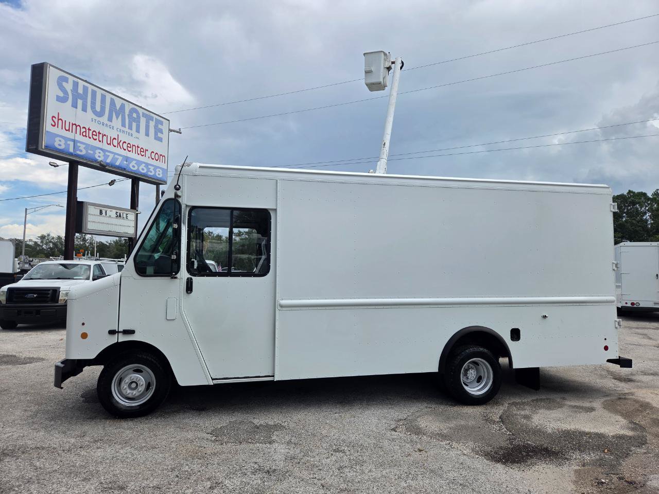 Used 2017 Ford E-350 and Econoline 350 Super Duty w/ A/C Prep Package RWD image 4
